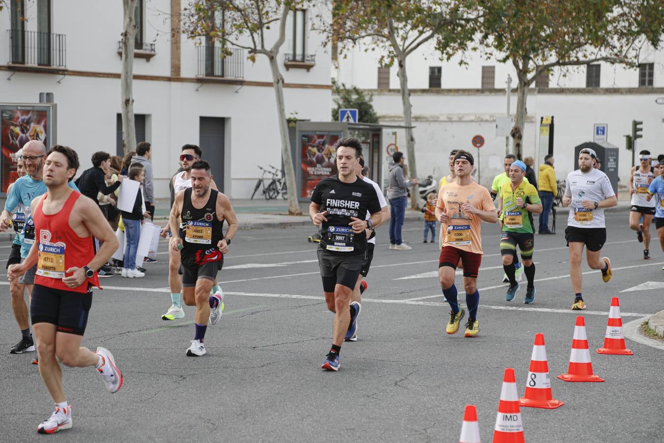 Participantes en el Maratón de Sevilla 2023