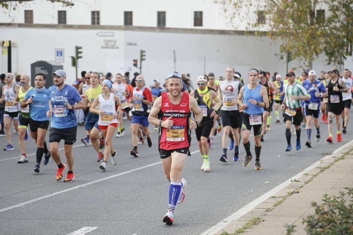 Participantes en el Maratón de Sevilla 2023