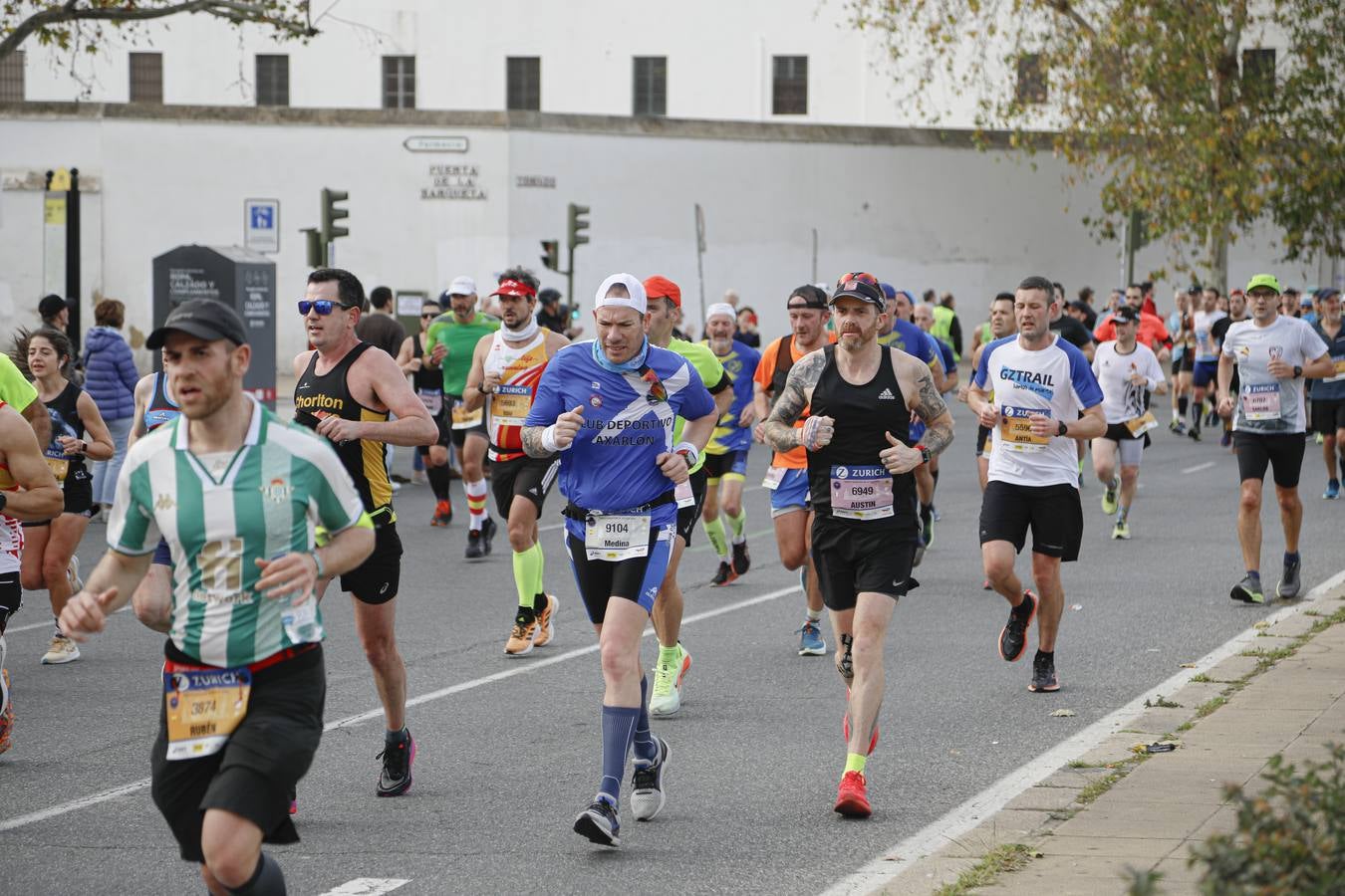 Participantes en el Maratón de Sevilla 2023