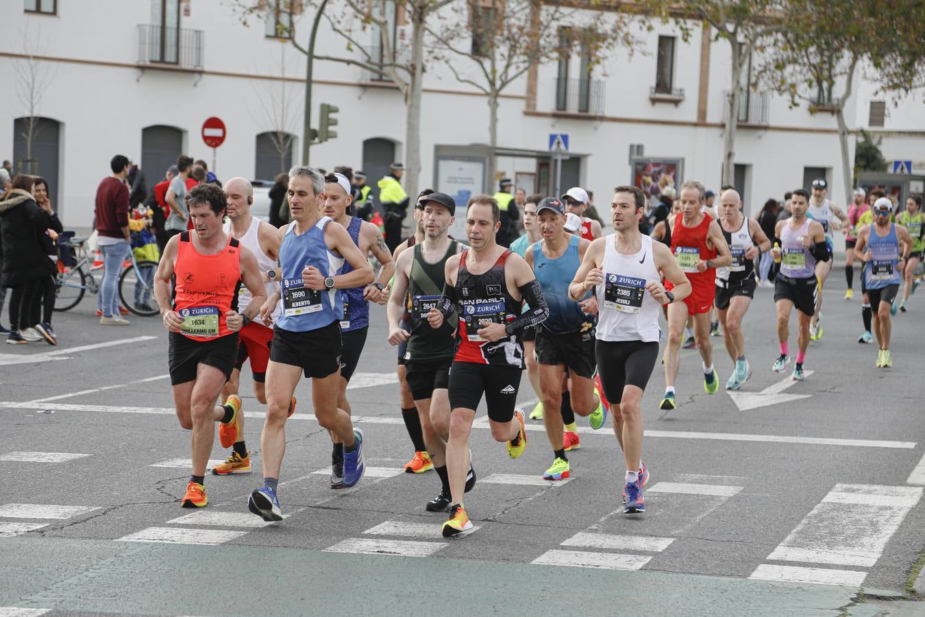 Participantes en el Maratón de Sevilla 2023