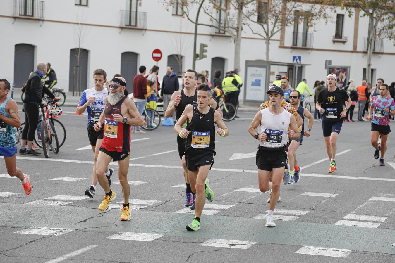 Participantes en el Maratón de Sevilla 2023