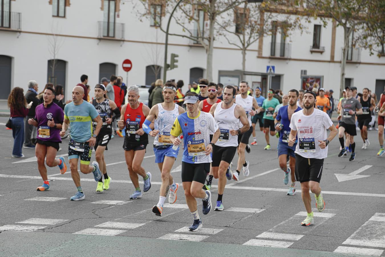 Participantes en el Maratón de Sevilla 2023