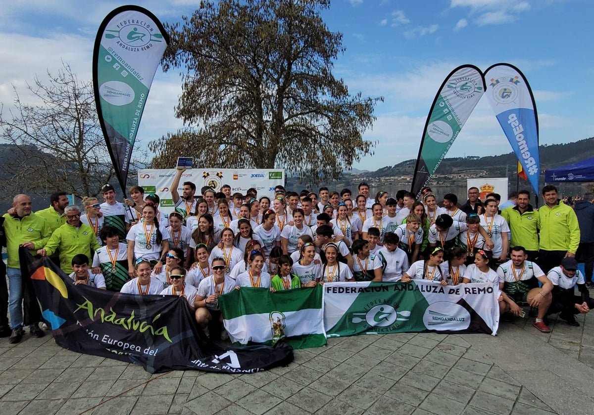 La selección andaluza de remo, en Castrelo de Miño (Orense), donde ha tenido lugar el Campeonato de España