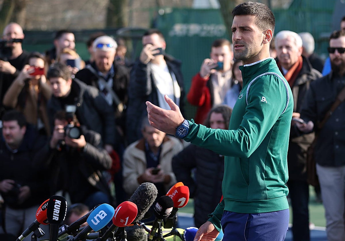 Djokovic congregó a un gran número de medios y aficionados