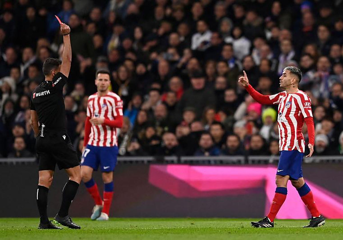 Gil Manzano expulsa a Correa