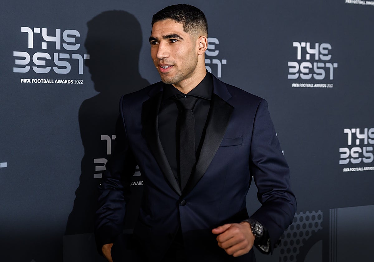Achraf Hakimi posando en la gala de The Best el pasado lunes