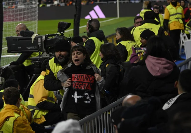 El intento fallido de unos activistas de reventar el Real Madrid - Barcelona: «El que se arrastra cual tortuga soy yo»