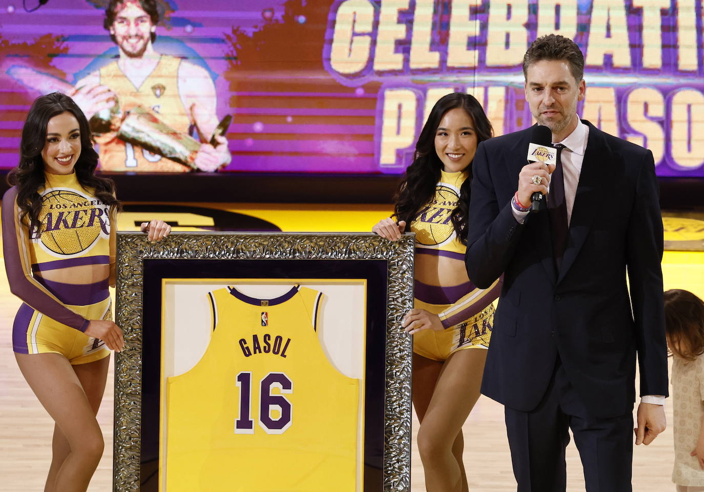 La retirada de la camiseta de Pau Gasol de los Lakers, en imágenes
