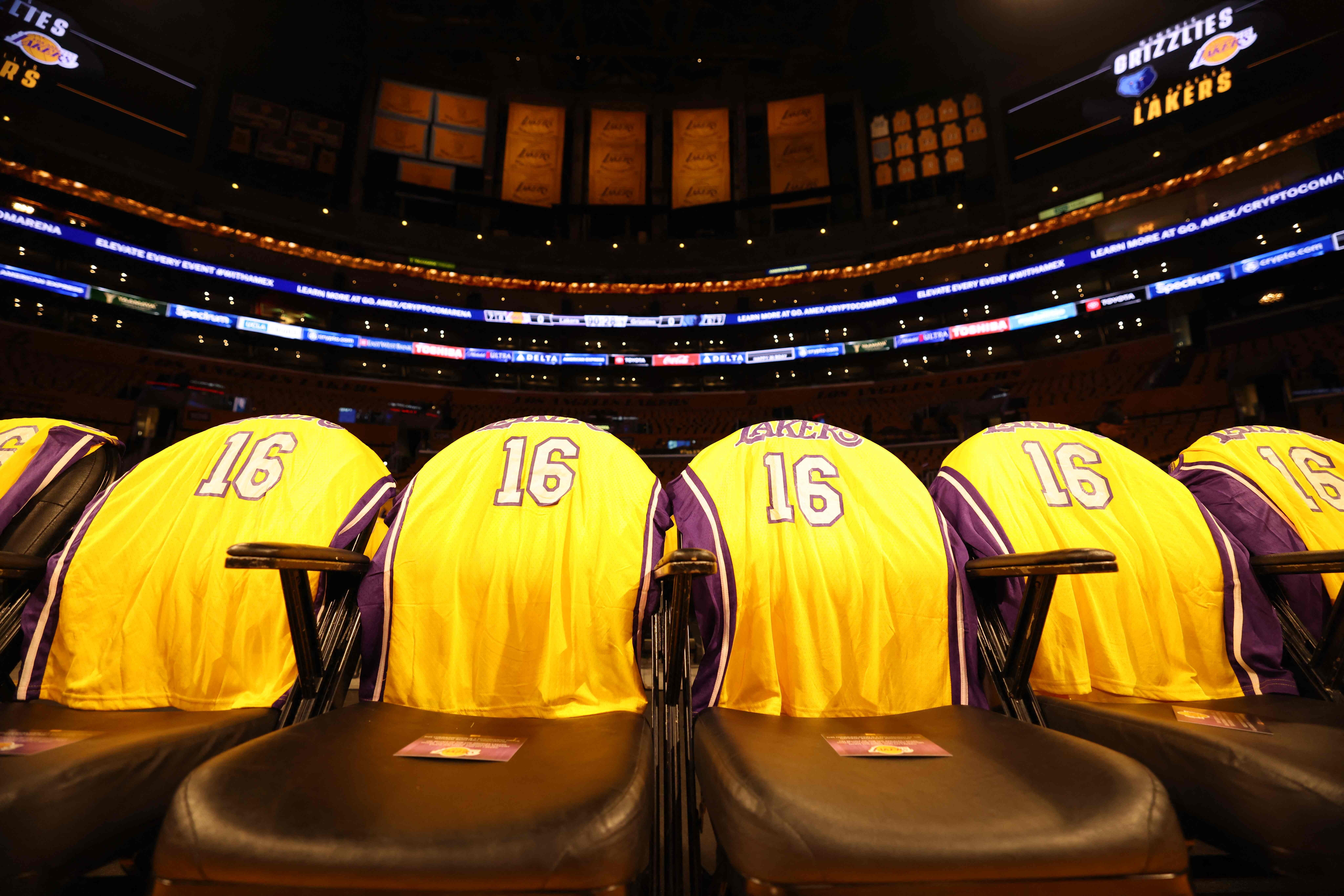La retirada de la camiseta de Pau Gasol de los Lakers, en imágenes