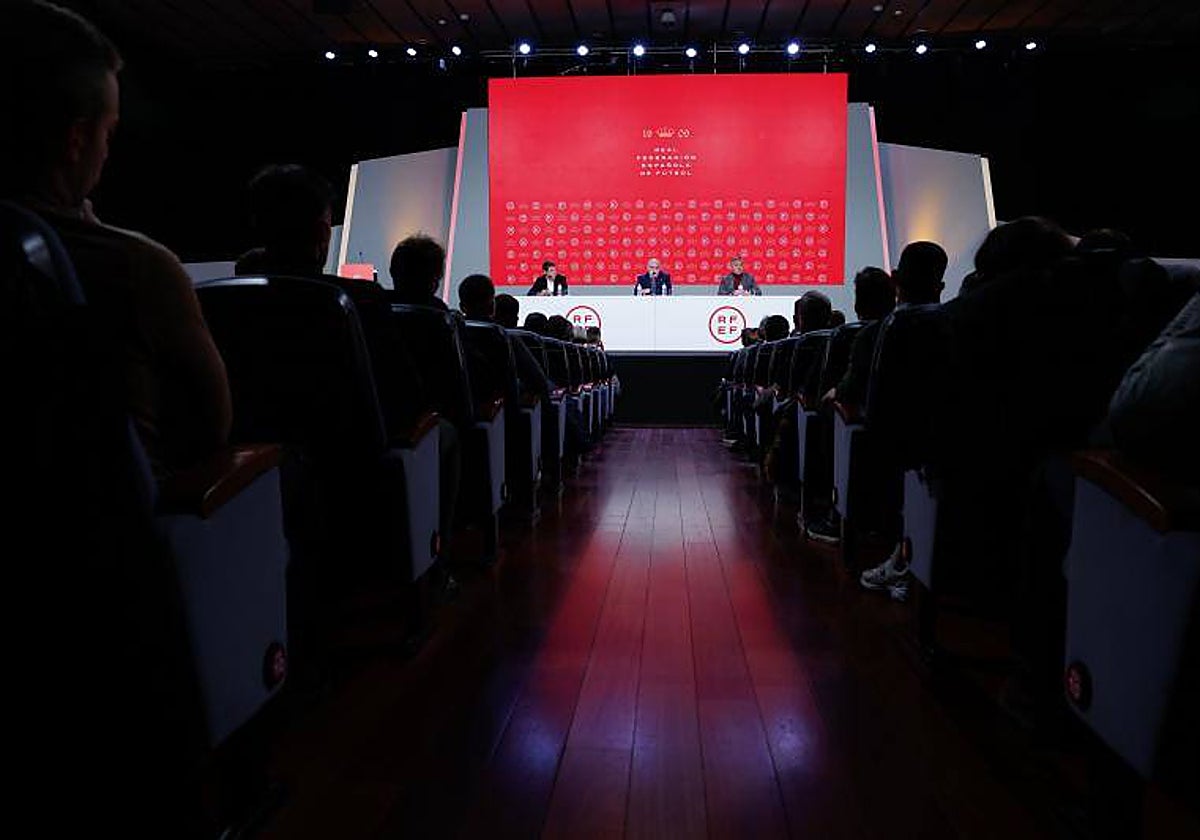 La rueda de prensa de Medina Cantalejo, la federación y el colectivo arbitral sobre el caso Negreira