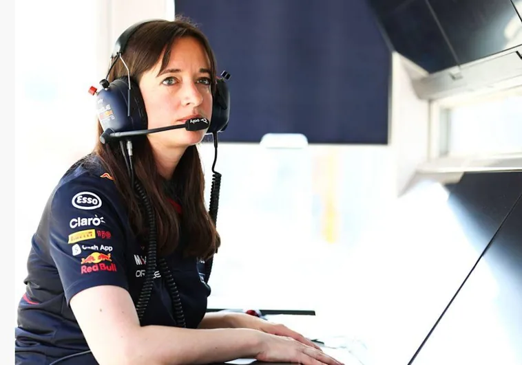 Hannah Schmitz, ingeniera mecánica de Redd Bull en carrera