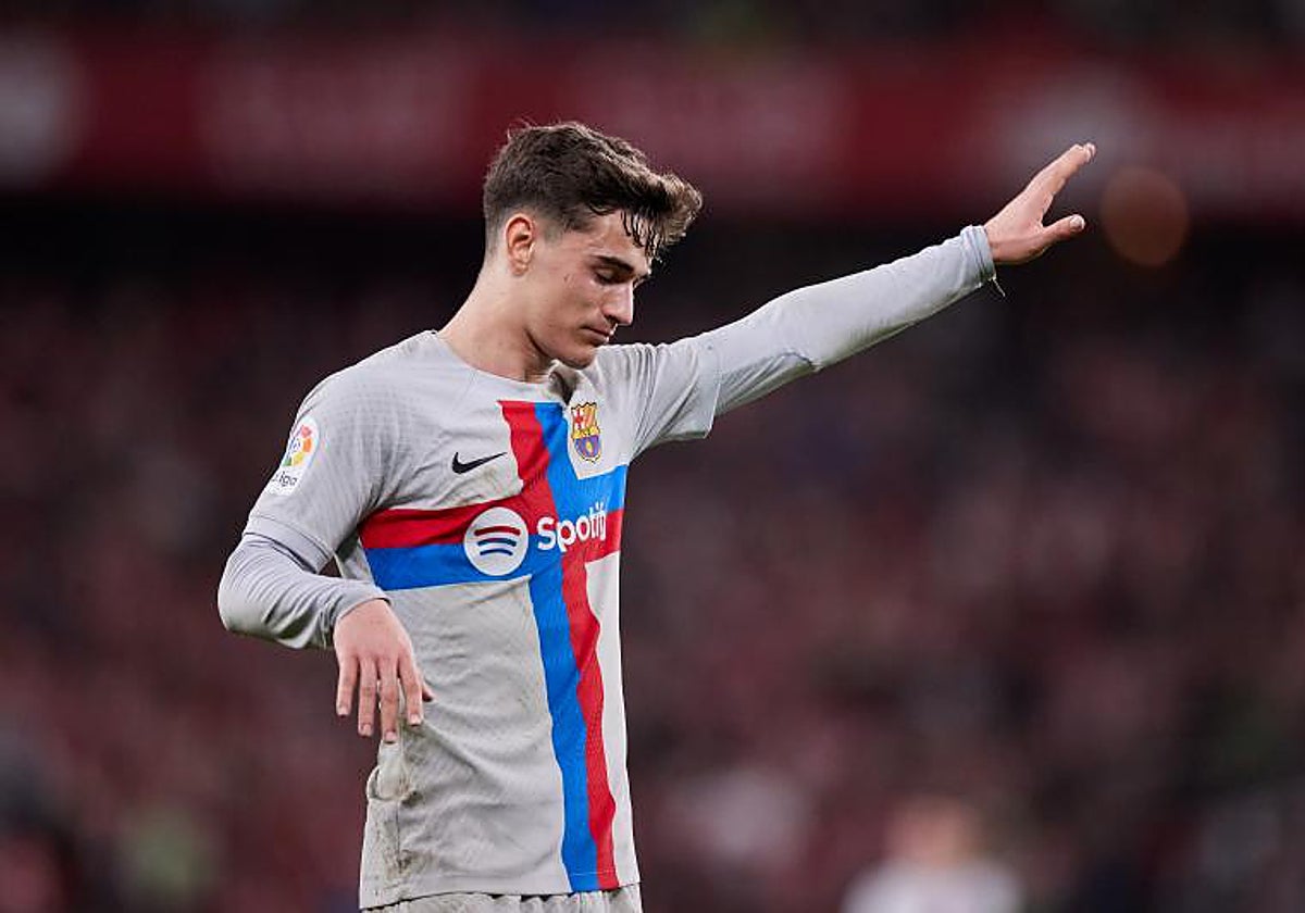 Gavi se disculpa durante el partido ante el Athletic
