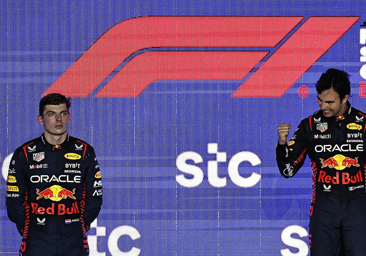 Verstappen, serio, mientras Pérez celebra su victoria en el podio de Yeda
