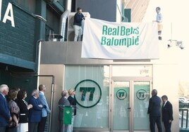 Imágenes del homenaje del Betis a los campeones de la primera Copa del Rey