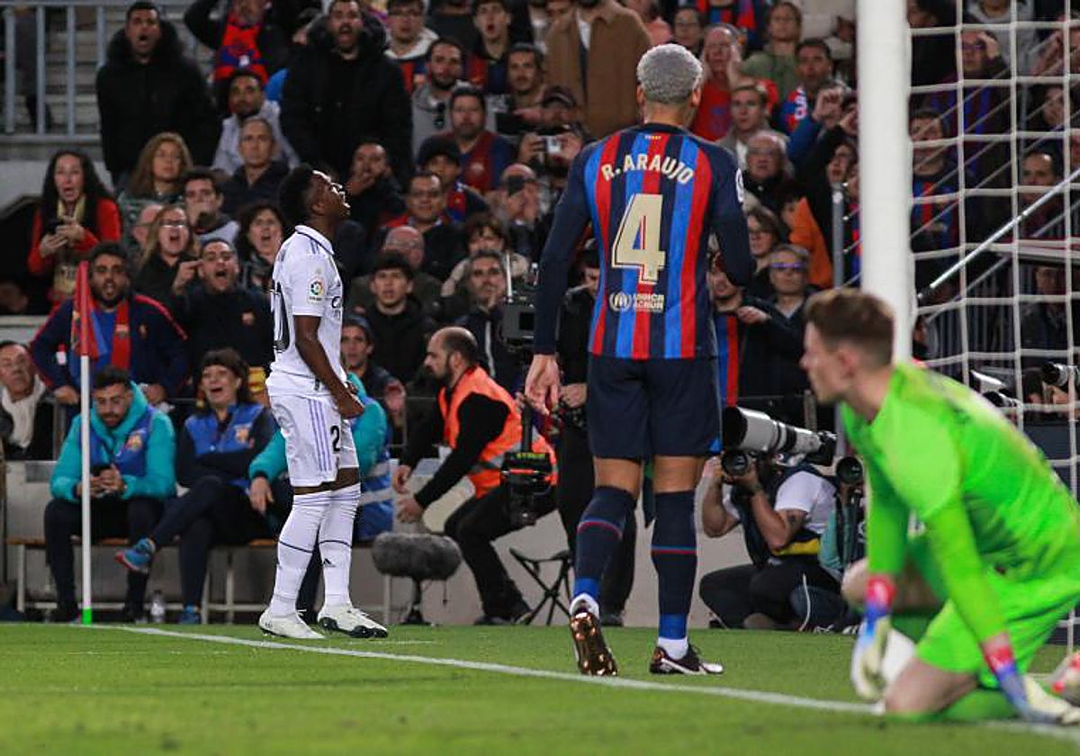 Vinicius durante el clásico celebrado el pasado domingo en el Camp Nou