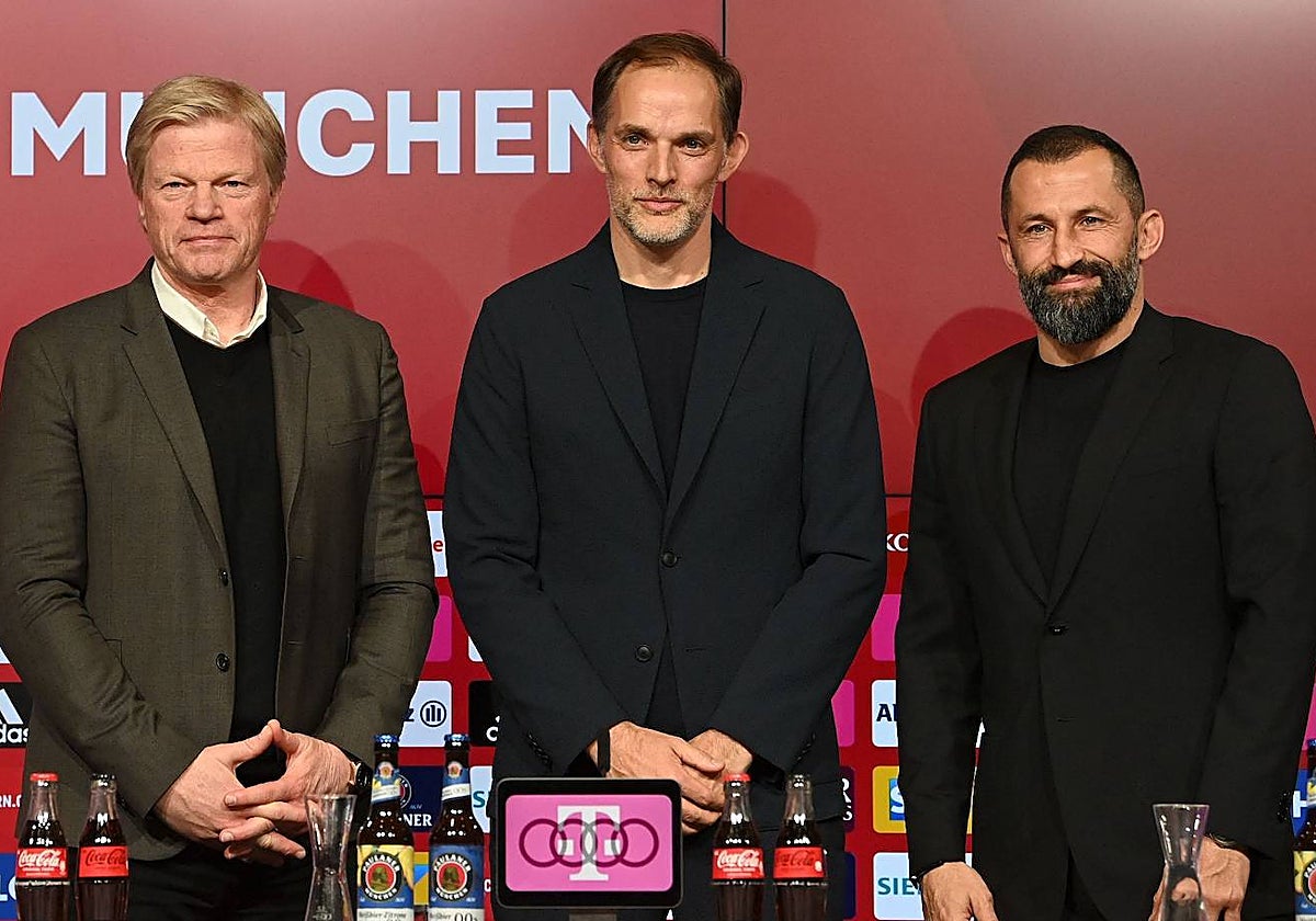 Tuchel, nuevo entrenador del Bayern, acompañado de Oliver Kahn (izq) y Hasan Salihamidzic (der)