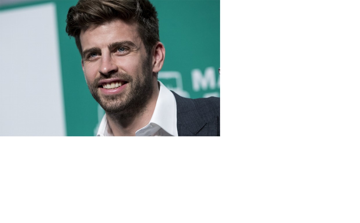 Piqué, en el banquillo del Barcelona