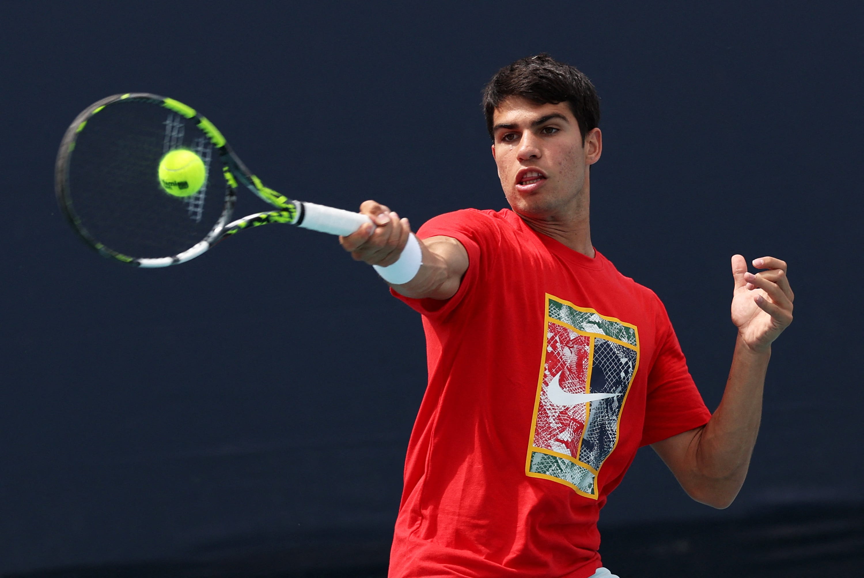 Alcaraz overwhelms Fritz and advances to the semifinals of the Miami Masters 1000