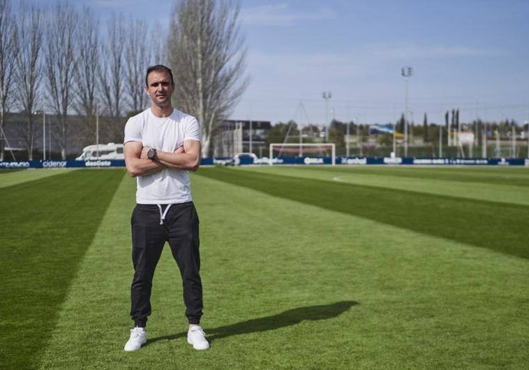 Kike García:  «Cada vez hay menos contacto en el fútbol»