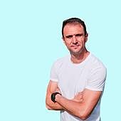 Kike García: «Cada vez hay menos contacto en el fútbol»