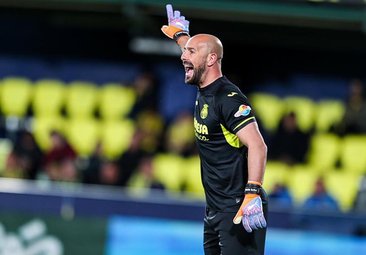 Pepe Reina, durante un partido