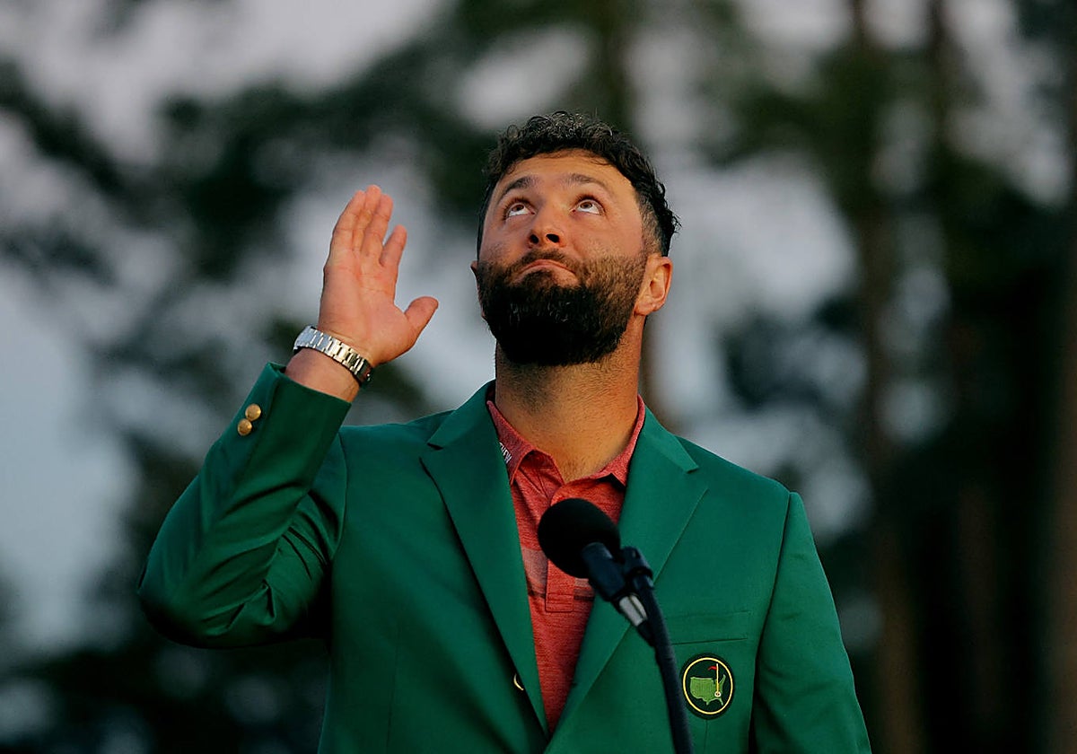 Jon Rahm mira al cielo en recuerdo a Seve tras proclamarse campeón