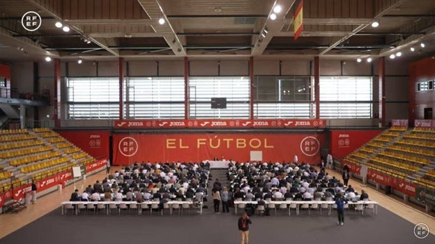 El aspecto del polideportivo de la RFEF usado para el examen de agentes en Madrid