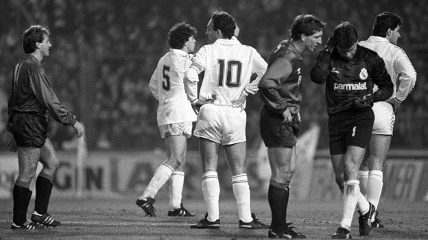 Sola, Sanchís, Gallego, Rípodas, Buyo y Míchel, en el convulso Osasuna-Real Madrid de enero de 1989.