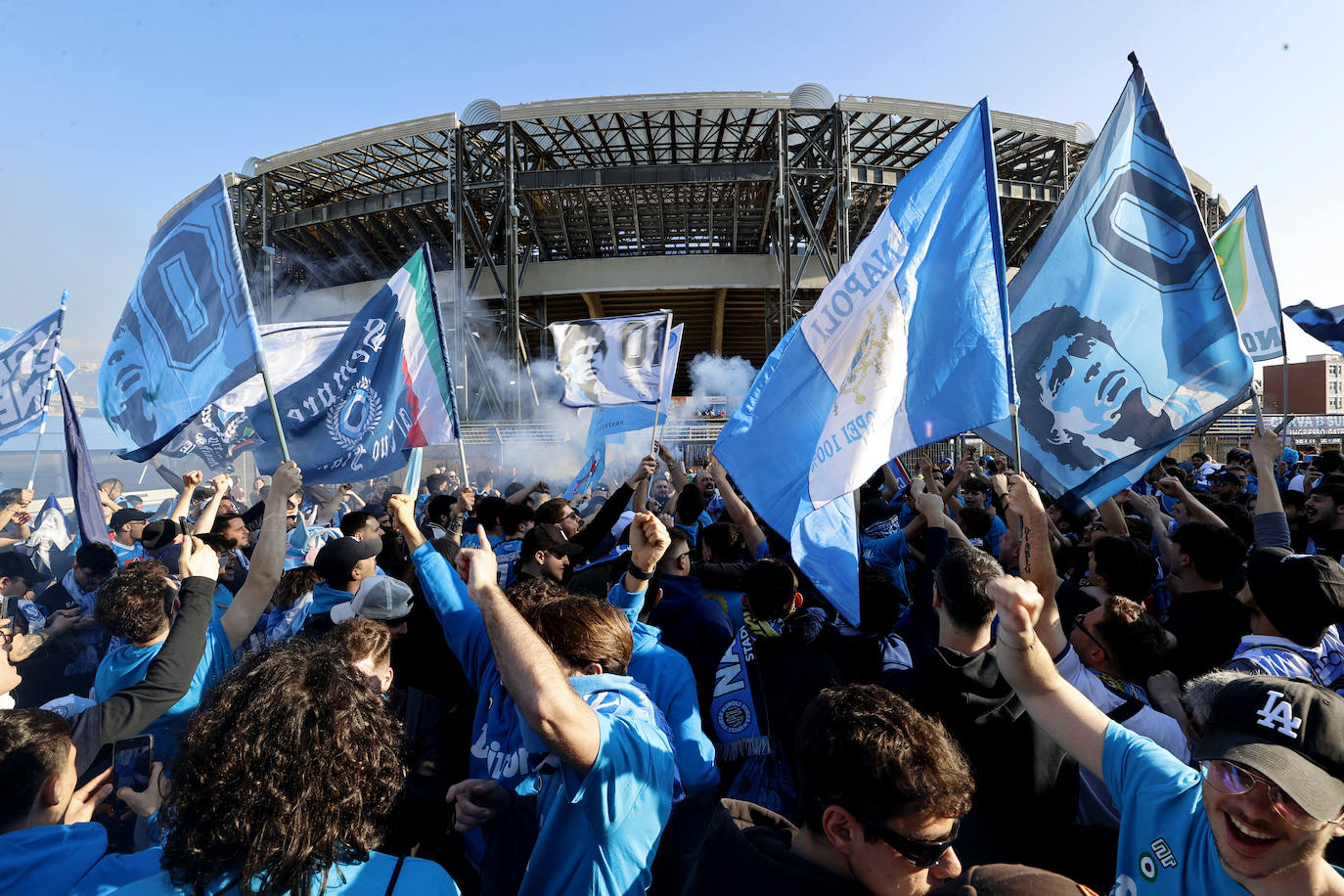 Locura y pasión en las calles a la espera de que el Nápoles se proclame campeón de la Serie A