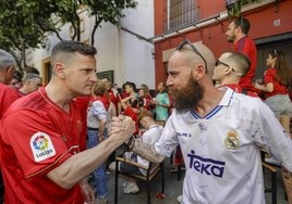 Los aficionados de Osasuna y Real Madrid llenan las calles de Sevilla por la final de Copa del Rey