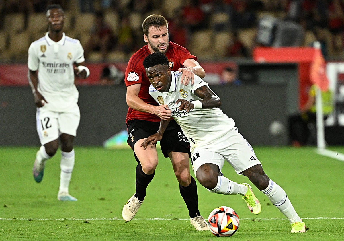 Vinicius supera por enésima vez a Moncayola en la victoria bllanca en La Cartuja