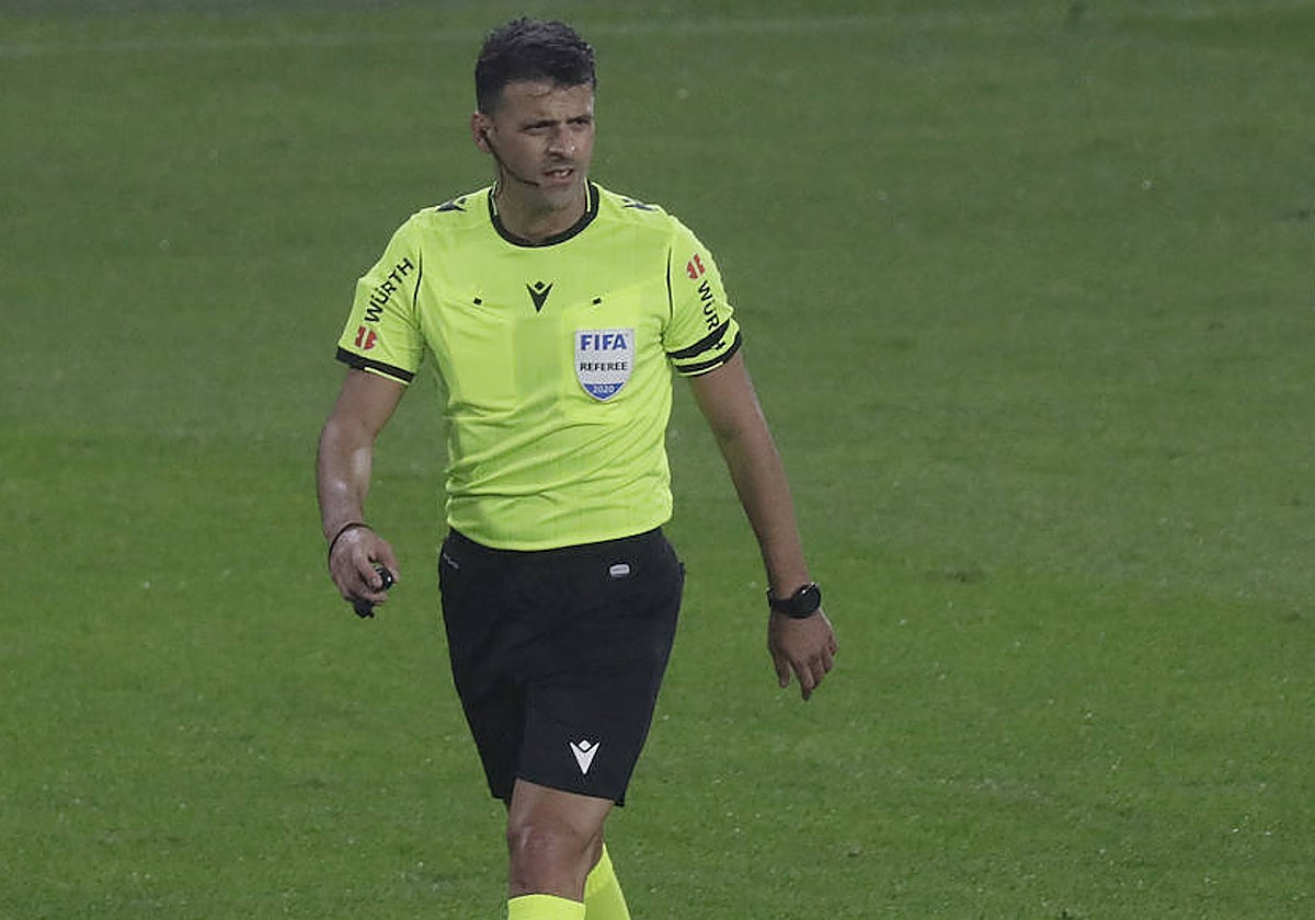 Gil Manzano, durante un partido