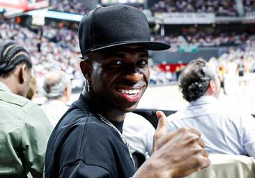 Vinícius, desatado en el histórico partido del Madrid contra el Partizán: así cantó como un hincha más en la grada