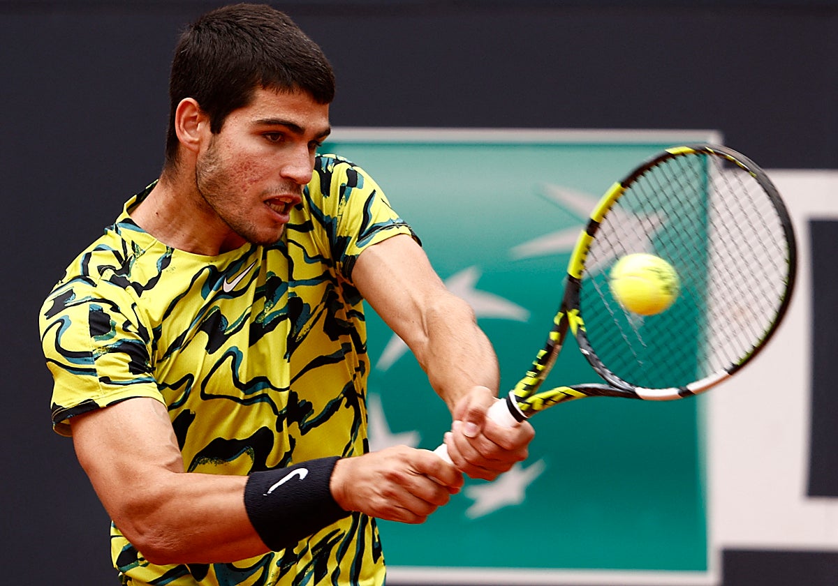 Alcaraz en el partido de este lunes ante el húngaro Marozsan