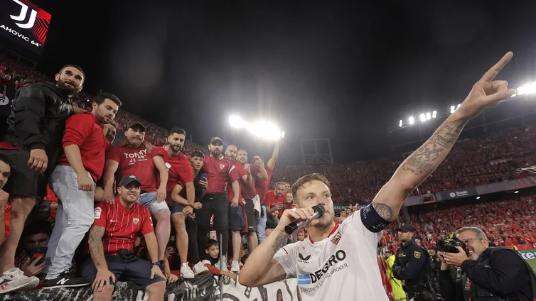El Sevilla F.C. celebra su pase a la 7ª final de la Europa League, en imágenes