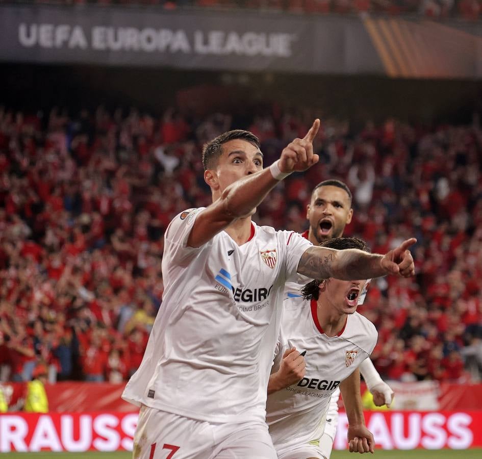 Celebración de los jugadores del Sevilla F.C., después de clasificarse para su 7ª final de la Europa League