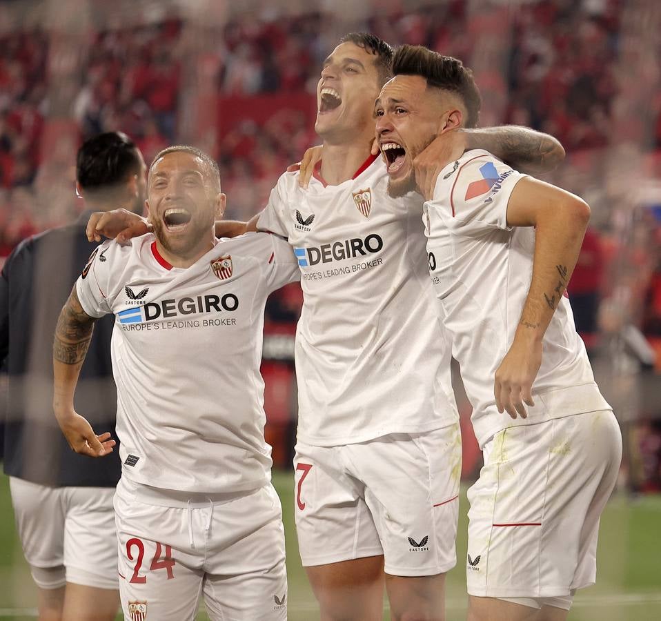 Celebración de los jugadores del Sevilla F.C., después de clasificarse para su 7ª final de la Europa League