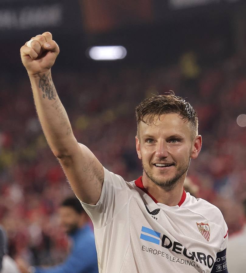 Celebración de los jugadores del Sevilla F.C., después de clasificarse para su 7ª final de la Europa League