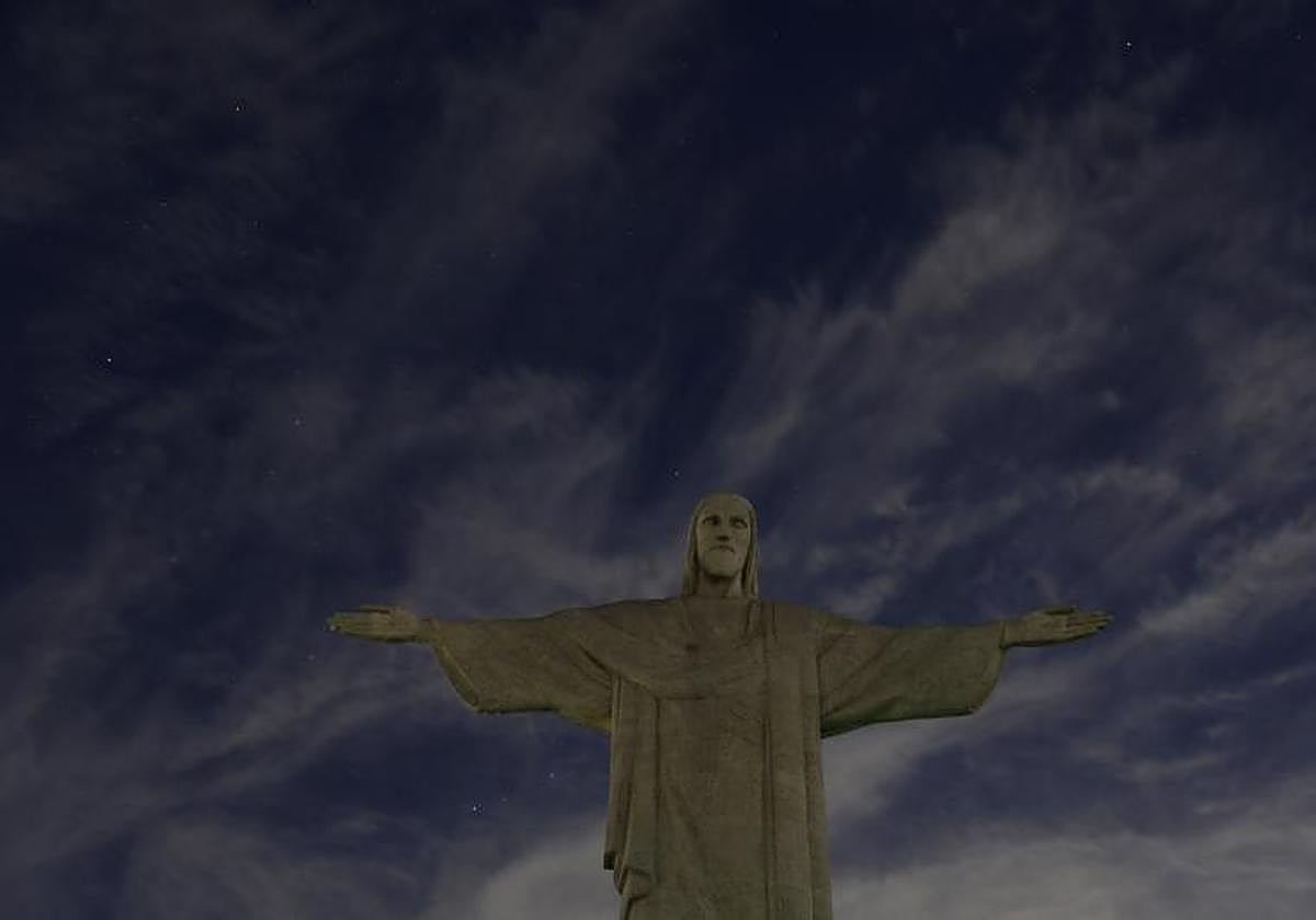 El Cristo Redentor tiene sus luces apagadas para condenar los «ataques racistas» contra Vinicius