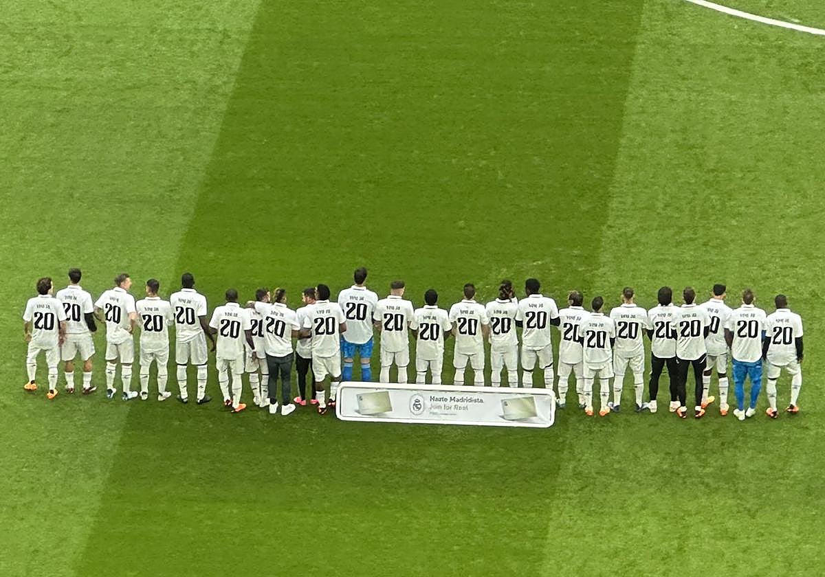 Vinicius, en el palco junto a Florentino, camisetas de apoyo, foto de espaldas, pancarta en la grada y ovación en el 20