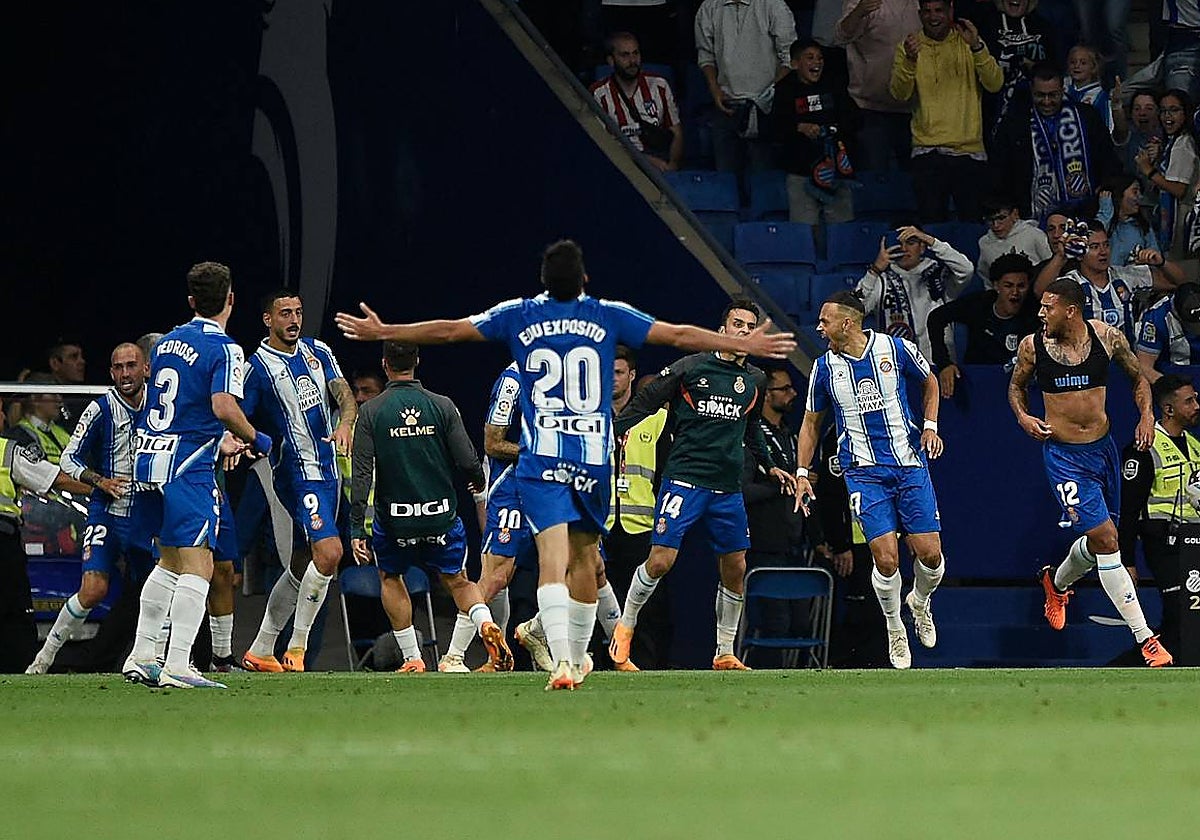 Los jugadores del Espanyol celebran el empate