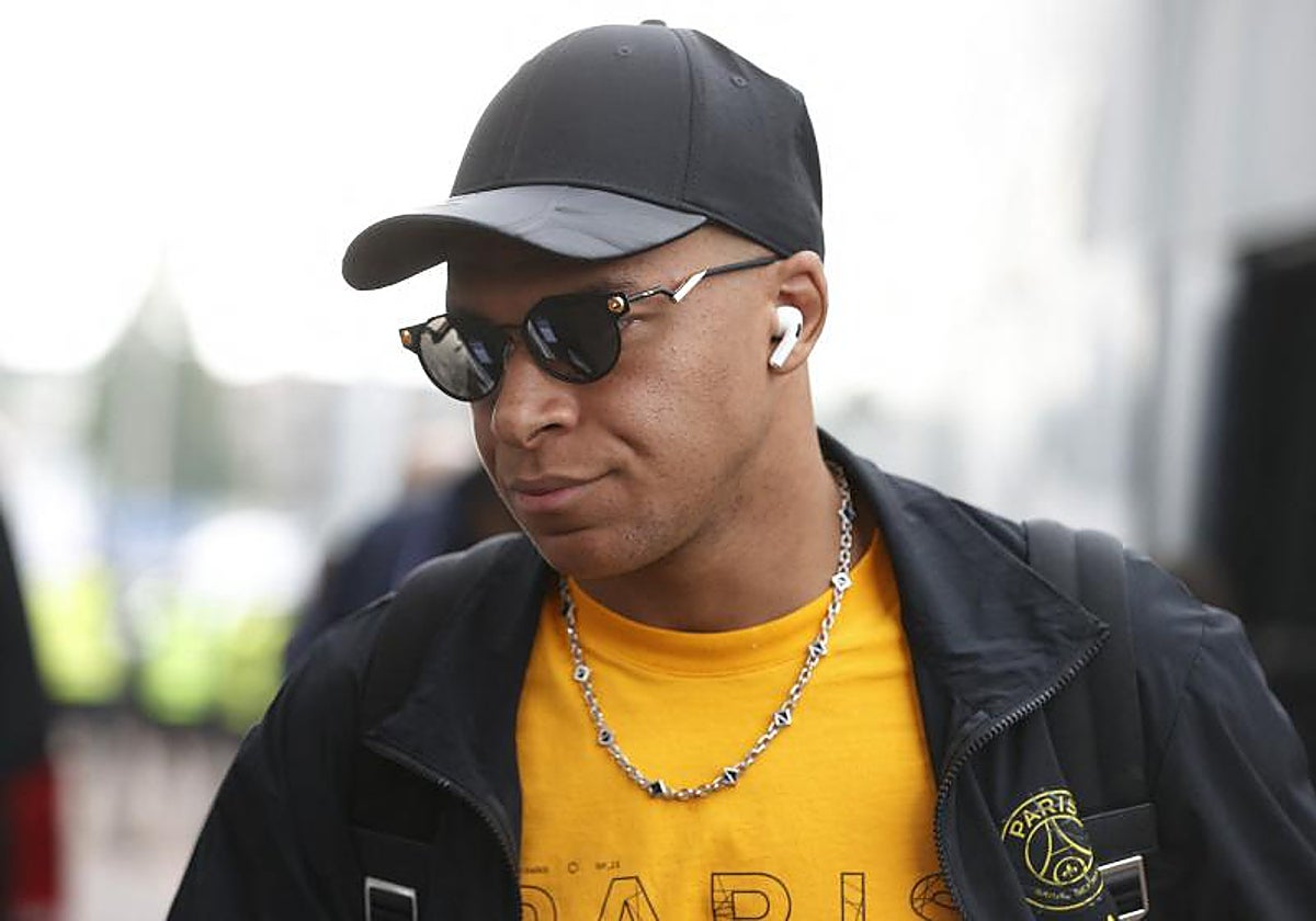 Mbappé, con semblante serio antes del partido contra el Auxerre el pasado fin de semana