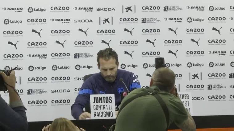 El Real Madrid juega el partido contra el Rayo Vallecano tras los insultos racistas a Vinícius