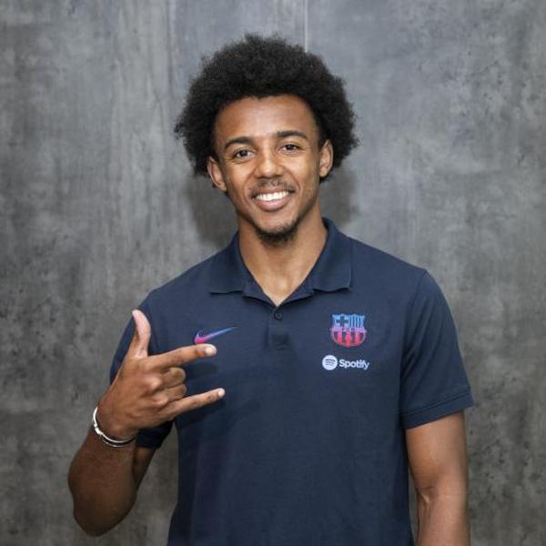 El pulso que Koundé le ha echado a Xavi: o juega donde quiere o se marcha