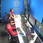 Los seis asistentes de VAR niegan su despido y denuncian represalias de la RFEF por reclamar sus derechos laborales