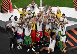 El Sevilla celebra su séptima Europa League en Budapest, en imágenes