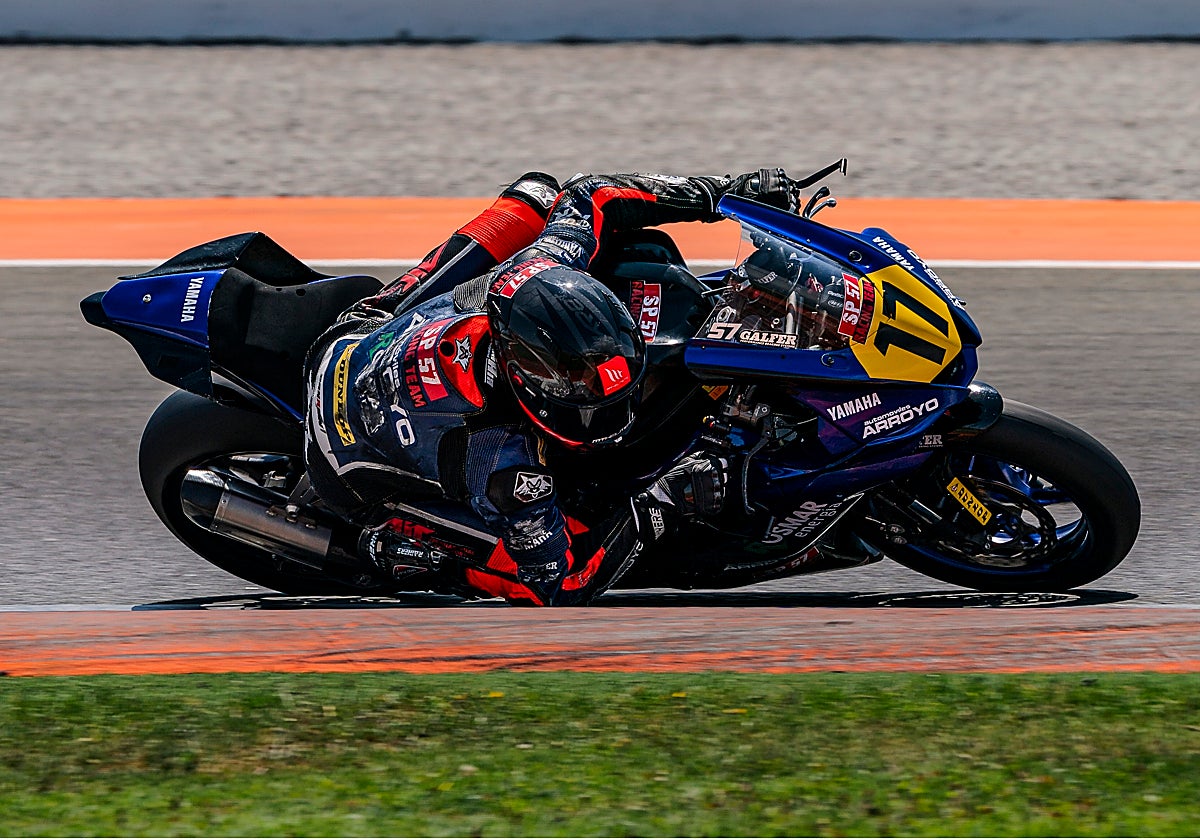 El piloto sevillano Dani Muñoz, a bordo de su Yamaha en el campeonato del mundo en categoría junior