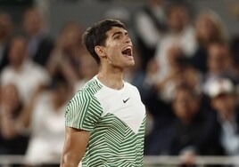 Alcaraz tumba a Tsitsipas camino de la semifinal ante Djokovic en Roland Garros