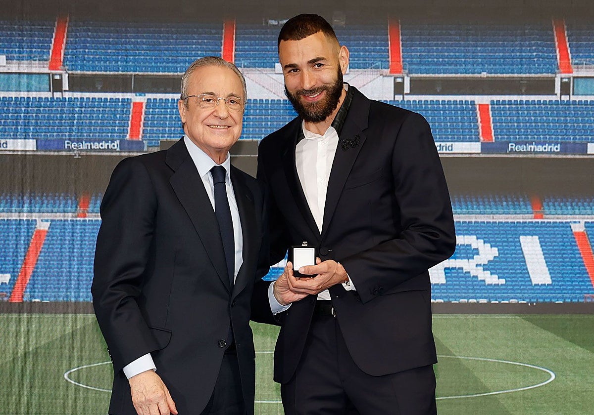 Karim Benzema y Florentino Pérez durante el acto de homenaje y despedida del delantero