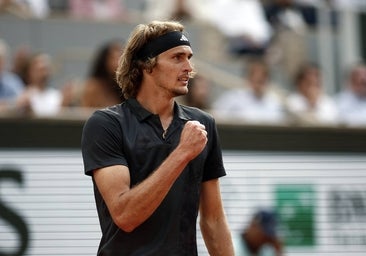 Un año después de su terrible lesión, Zverev vuelve a la semifinal de Roland Garros entre líos con la insulina